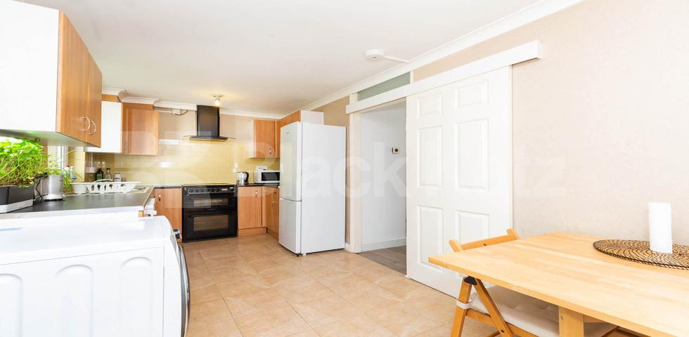 Recently decorated spacious 3 bed with a modern kitchen and bathroom Sanders Way, Archway / Crouch End